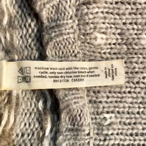 Aeropostale Diamond Pattern Grey & White Sweater - Picture 5 of 8